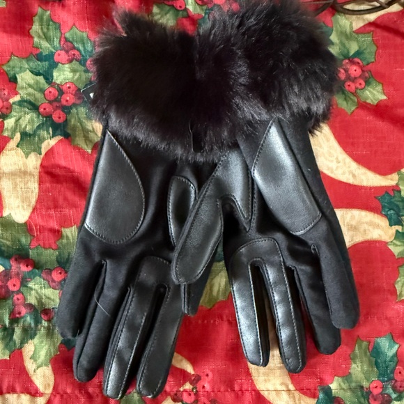 Isotoner Signature Black Fur-Trimmed Women's Gloves - Picture 3 of 4